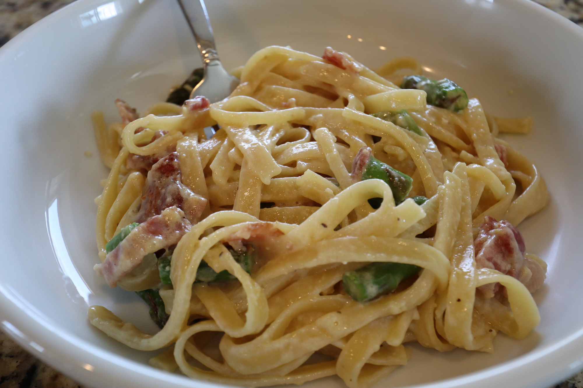 https://laurennicolejones.com/wp-content/uploads/2021/02/Creamy-Bacon-Asparagus-Pasta-.jpg