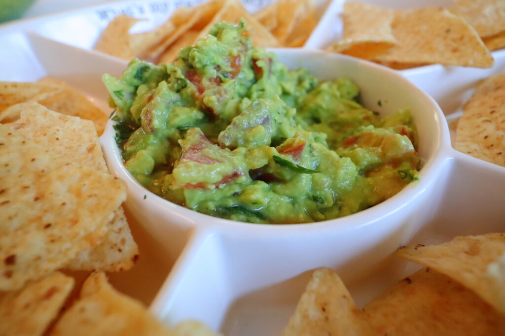 GUAC IN SERVING DISH